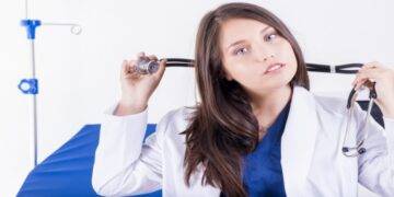 Advantages and Disadvantages of Being a Doctor